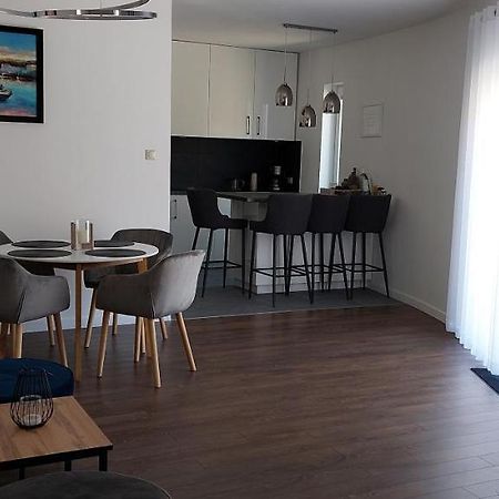 Apartament Riva โปเบียโรโว ภายนอก รูปภาพ